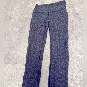 Black and gray cheetah pattern lululemon leggings
